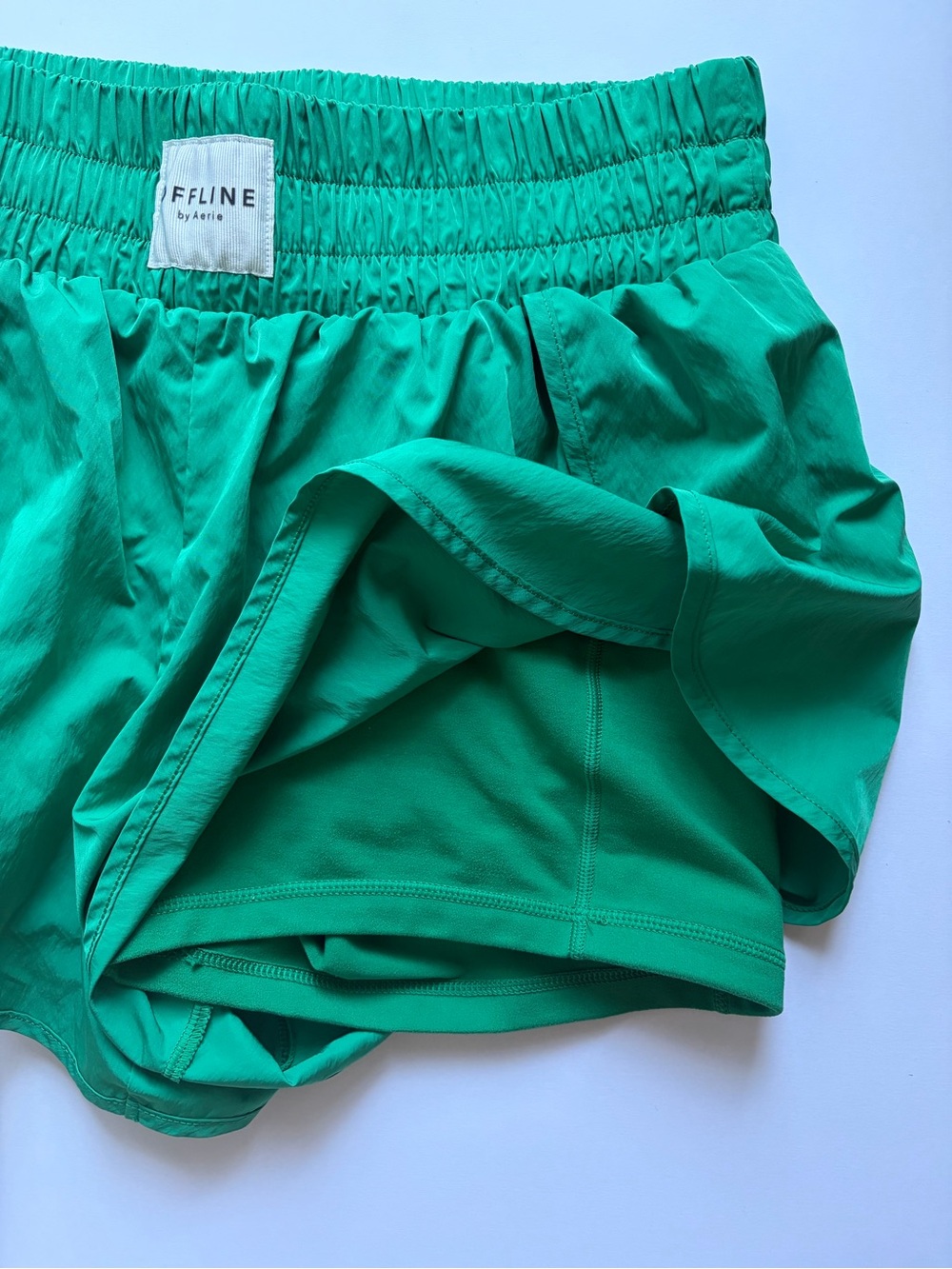 OFFLINE by Aerie The Hugger shorts in a kelly green. Size: Large - Picture 5 of 10